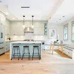 Easeful 2 Bedroom Unit Near English Bay