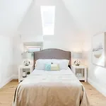 Easeful 2 Bedroom Unit Near English Bay