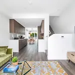 New 3Bd Townhouse Near Qe Park