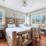 Ski Lover\'S Suite In Vancouver