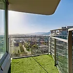 Exceptional Full 3 Bedroom Escape Captivating 360 Scenery