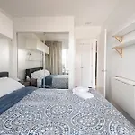 Downtown Living, Location/Views/Pool/Workspace