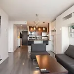 Downtown Living, Location/Views/Pool/Workspace