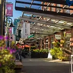 Downtown Living, Location/Views/Pool/Workspace