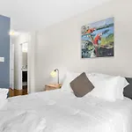 El Tesoro In The Heart Of Van W/ Air Con, Pool, And Free Parking