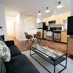 Cozy Apartment On Granville Strip Yaletown Area