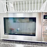 Charming 1Br Near Metrotown Dt Burnaby/ Vancouver