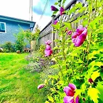 Charming 1Br Near Metrotown Dt Burnaby/ Vancouver