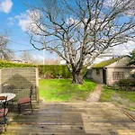 Tranquil Haven Near Attractions 2Bd Upper Floor Or 2Bd Basement Floor