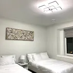 Modern And New House Near Pne With Big Garden And Free Parking