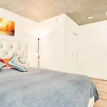 Urban Chic: Sleek 2Br In Heart Of Vancouver