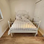 Convenient To Attractions & Close To Airport
