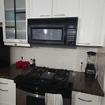 Downtown Vancouver Deluxe: Stylish 2Bd2Ba Townhouse