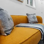 Brand New 2 Bedroom Point Grey Getaway