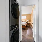 Charming Garden Retreat In Prime Van Location