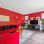 Charming Garden Retreat In Prime Van Location