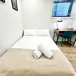 New Suite With Private Bathroom 10 Mins To Ubc