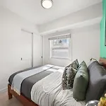 Cozy Condo In Trendy West End Dt With Free Parking