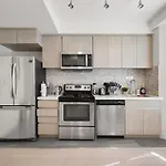 Cozy Condo In Trendy West End Dt With Free Parking
