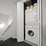 Serene And Chic Townhome By Dt With Free Parking