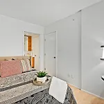 Elegant & Cozy Two-Bedroom Duplex In The Heart Of Yaletown