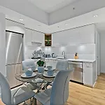 Elegant & Cozy Two-Bedroom Duplex In The Heart Of Yaletown