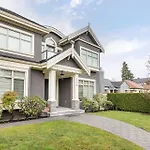 Luxury House With Air-Conditioning Five Rooms