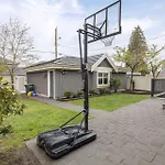 Luxury House With Air-Conditioning Five Rooms