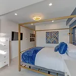Art Deco Broadway Queen Room