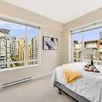 Urban Oasis 1 Bed Apt With Stunning City Views