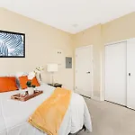 Urban Oasis 1 Bed Apt With Stunning City Views