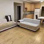 Spacious & Cozy 2 Bd Suite In Heart Of Vancouver
