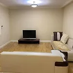 Spacious & Cozy 2 Bd Suite In Heart Of Vancouver