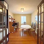 A Nice Room Near Vancouver Downtown And Airport