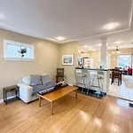 A Nice Room Near Vancouver Downtown And Airport
