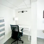 Large Central Downtown Condo, Cbd 3 Bedrooms