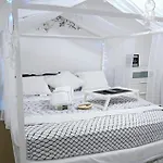 Lovely Cozy Room! With Attached Private Bath In The Heart Of Vancouver! Private Parking & Self Check-In!