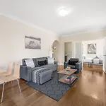 Chic 2Br Condo In West End Downtown With Parking
