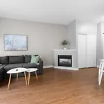 Top Floor Unit On Granville Strip Yaletown Area