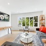 Riley Park-Modern 4 Bedroom Home, Central Location