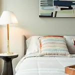 City Lights From Every Room Gorgeous Two Bedroom Apartment
