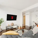 City Lights From Every Room Gorgeous Two Bedroom Apartment