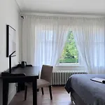 Master Queen Bedroom Private Bathroom In Vancouver West