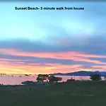 Designer 2Br In Downtown Steps From Sunset Beach