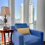 Gorgeous Harbour Haven - Stylish 3 Bedroom Retreat - The Best Location Downtown!