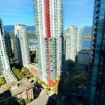 Gorgeous Harbour Haven - Stylish 3 Bedroom Retreat - The Best Location Downtown!