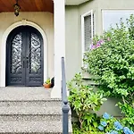 Spacious 5Br 3Ba Guest Villa - 10 Min To Dt - Pet Friendly, Free Parking