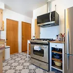 Romantic Getaway Near The Heart Of Vancouver