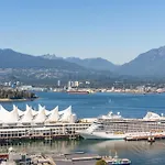Stunning 2 Bdr Apartment With Million-Dollar Ocean And Mountain Views