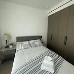 Modern High-Rise Condo Stunning City & Bay Views